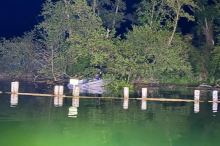 Wörthersee: Alkolenkerin strandete mit Motorboot auf Kapuzinerinsel