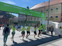 Tek trojk: Modri dirkači nepremagljivi, kokoške pa uspešno bežale