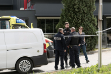 Na Hrvaškem v gostinskem lokalu s strelnim orožjem ubil policista, nato sodil še sebi