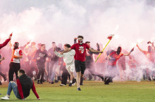 Slavia-Fans verhinderten mit Platzsturm Meisterfeier des eigenen Teams