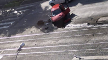 VIDEO Autom pokosio semafor u Zagrebu: 'Čuo se glasan tresak, auto mu je totalno demoliran'