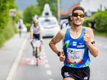 Domen Prevc lovil tekače, najdlje, kar 65 kilometrov, pretekel Domen Hafner