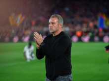Trener Barcelone le nekaj ur po smrti očeta s čustvenim govorom ganil Camp Nou #video