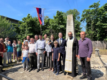 Posle više od 100 godina potomak kralja Aleksandra ponovo u Baničini - princ Filip sa porodicom odao poštu srpskim herojima

