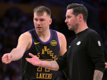 Luka Dončić na klopi, morda na zadnji tekmi sezone in zadnji LeBrona Jamesa