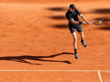 Jannik Sinner v tretjem krogu domačega mastersa oddal le dve igri