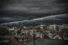 RHMZ se ponovo oglasio, evo šta nas očekuje tokom noći: Grad tukao po Srbiji, pljuskovi i pad temperature paralisali zemlju