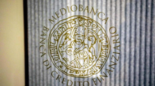 Mediobanca, frena l’utile: “Concentrati sul dossier dell’integrazione con Mps”
