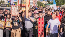 DOLAZE DA SE POKLONE ČUDOTVORCU: Hiljade vernika iz regiona stiže u Manastir Ostrog, da dočekaju Dan Svetog Vasilija (FOTO)