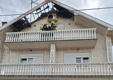GROM ZAPALIO KUĆU U POŽAREVCU: Udar je bio toliko jak da je krov planuo kao da je od papira! Jako nevreme pravi ršum po Srbiji već drugi dan (FOTO)