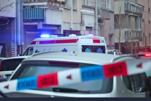 IZAŠAO DA ZAPALI, PAO SA TERASE: Zemunac umalo glavu da izgubi zbog cigarete, hitno prevezen u bolnicu