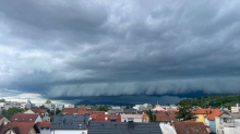 FOTO/VIDEO Olujno nevrijeme poharalo je Zagreb! 'Kaos! Pada tuča, grmi, vjetar ruši sve...'