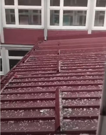 Snažno nevreme paralisalo ovo mesto, grad lomio sve pred sobom: Usred maja sve se zabelelo kao usred zime! (VIDEO)