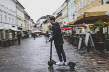 Gesetz ignoriert: Viele Kärntner E-Scooter-Fahrer sind illegal unterwegs