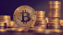 Bitcoin presegel 80 tisoč dolarjev: konec težkih kriptočasov?