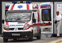 VETERINARA UJEO PAS ZA VRAT TOKOM PREGLEDA Užas na Bežanijskoj kosi: Hitno prevezen u Urgentni centar