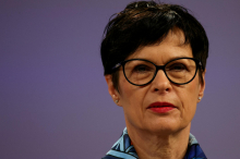 Evropska komisarka Kos v Prištini politične voditelje pozvala k vzpostavitvi stabilnih institucij