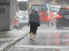 Upaljen alarm za celu Srbiju! RHMZ izdao upozorenje: Danas grmljavina i olujni vetar, a sutra nam stiže jesen - temperatura pada na 12 stepeni