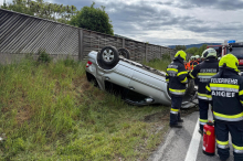 Von der Straße abgekommen: Ein Verletzter nach Unfall auf der B72 in Anger