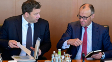 Ökonomen bezweifeln Reformwillen der Regierung - CSU sieht zeitlichen Puffer
