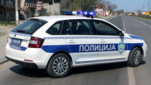 PRONAĐEN MRTAV MUŠKARAC U PARKIRANOM AUTU: Telo zatečeno preko puta zgrade MUP-a