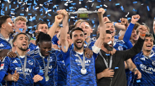 Fußball: Meisterschale und Freibier: Schalke feiert Aufstiegssaison