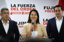 V Peruju po dobrem mesecu od volitev znano: v drugi krog Fujimori in Sanchez