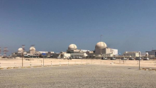 Iran napadel nuklearko v Emiratih, grozi podmorskim internetnim kablom