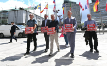 V DZ vloženih 47.223 podpisov v podporo pobudi za razpis referenduma