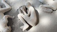 Eno  od trupel bežečih Pompejcev je pripadalo zdravniku
