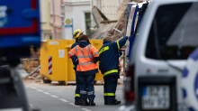 Hauseinsturz: Suche nach drei Vermissten in eingestürztem Haus läuft