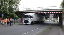 Folgen für viele Bahnreisende: Bahnverkehr nach Lkw-Unfall im Raum Düsseldorf gestört