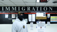New Yorker Richter schränkt Festnahme von Migranten bei Gericht ein