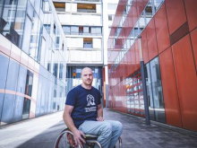Navdihujoča zgodba Mateja Arha, ki ga nesreča in življenje na vozičku nista ustavila