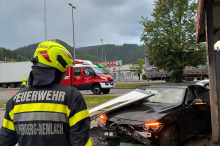 Kapfenberg: Auto krachte in Waschanlag - Lenker verletzt