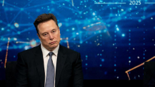SpaceX pred vstopom na borzo razkriva večmilijardno izgubo