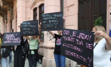 Prosvjed ispred osječkog HNK: Odluka o otkazima je 'potpuno besmislena'