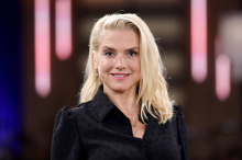 Jeanette Biedermann: Mit Babybauch im Tonstudio