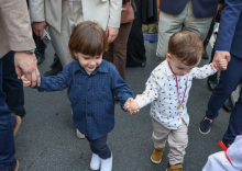 Ministarka Đurđević Stamenkovski sa sinovima na Spasovdanskoj litiji: Majko Božija, carice nebeska, sačuvaj i blagoslovi svu decu, pa naposletku i moju