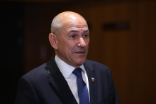 Prvak SDS-a Janez Janša bo v državnem zboru po pričakovanjih dobil mandat za sestavo četrte vlade