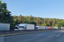 Laßnitzhöhe: Stau nach Unfall zwischen PKW und LKW auf der A2 Richtung Wien