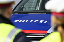 Zwei Jugendliche verletzt: Mopedfahrer kollidiert mit Motorradfahrer