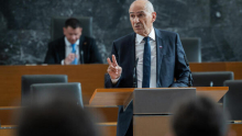 V ŽIVO Kaj se dogaja v parlamentu
