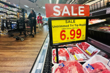 Inflation legt zu : Anstieg der Benzinpreise: US-Konsumklima fällt auf ein Rekordtief 