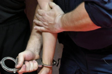 Mitten in Wien: Polizist bei Flucht mitgeschleift: Lenker mit Faustschlag gestoppt