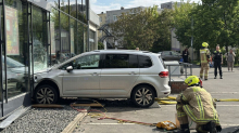 Reinickendorf: Auto fährt in Berliner Supermarktfassade – zwei Verletzte