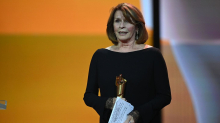 Leute: Senta Berger beim Spielen: 