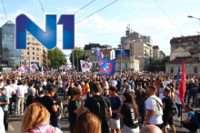RAT BLOKADERA I BLOKADERSKIH MEDIJA NA VRHUNCU! Svom silom udarili na N1 posle skupa na Slaviji - evo i zašto