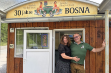 Bei diesem Würstelstand geht Liebe wirklich durch den Magen