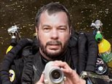 World-record diver's terrifying death at a depth of 900ft: Hero's bid to recover body of a fellow diver in notorious South African cave ended in tragedy after basic error experts couldn't believe he made